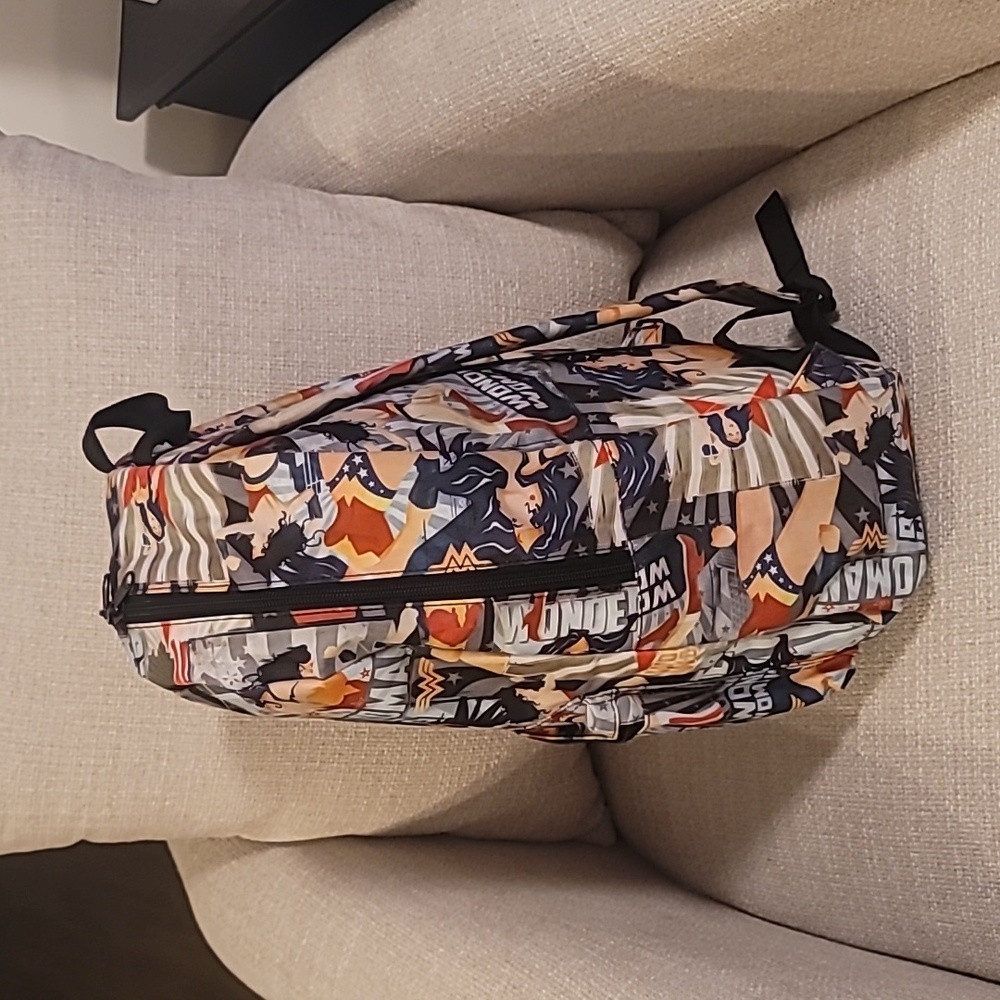 Wonder Woman Backpack - Picture 3 of 8